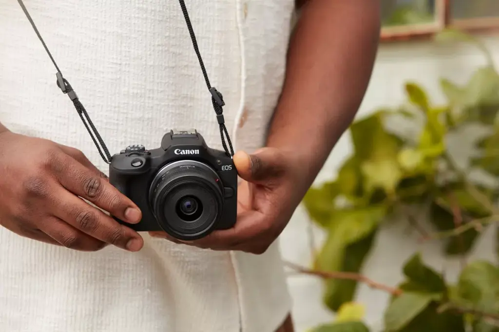 Canon EOS R100